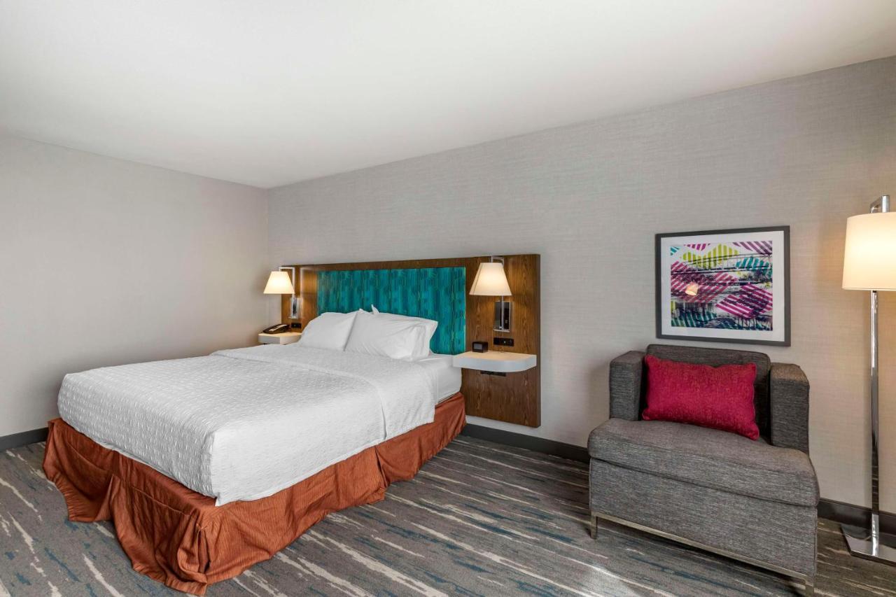 King Room with King Bed - Non-Smoking